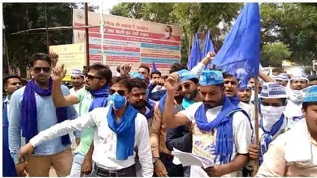 शामली : आजाद समाज पार्टी ने निजी करण को लेकर कलेक्ट्रेट में किया प्रदर्शन