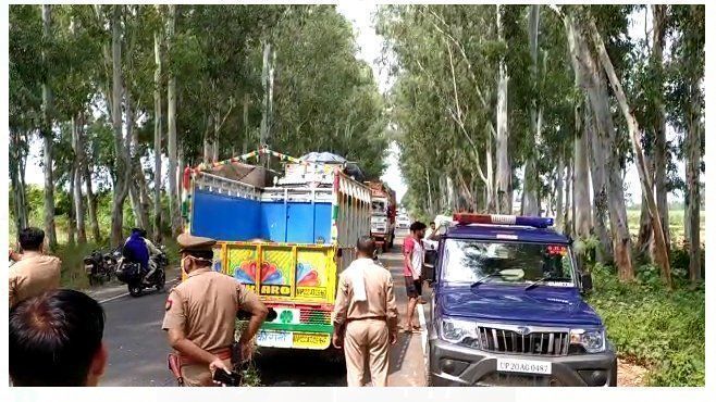 सड़क हादसे में युवक की मौत, पत्नी और बच्चा घायल सड़क हादसे में युवक की मौत, पत्नी और बच्चा घायल