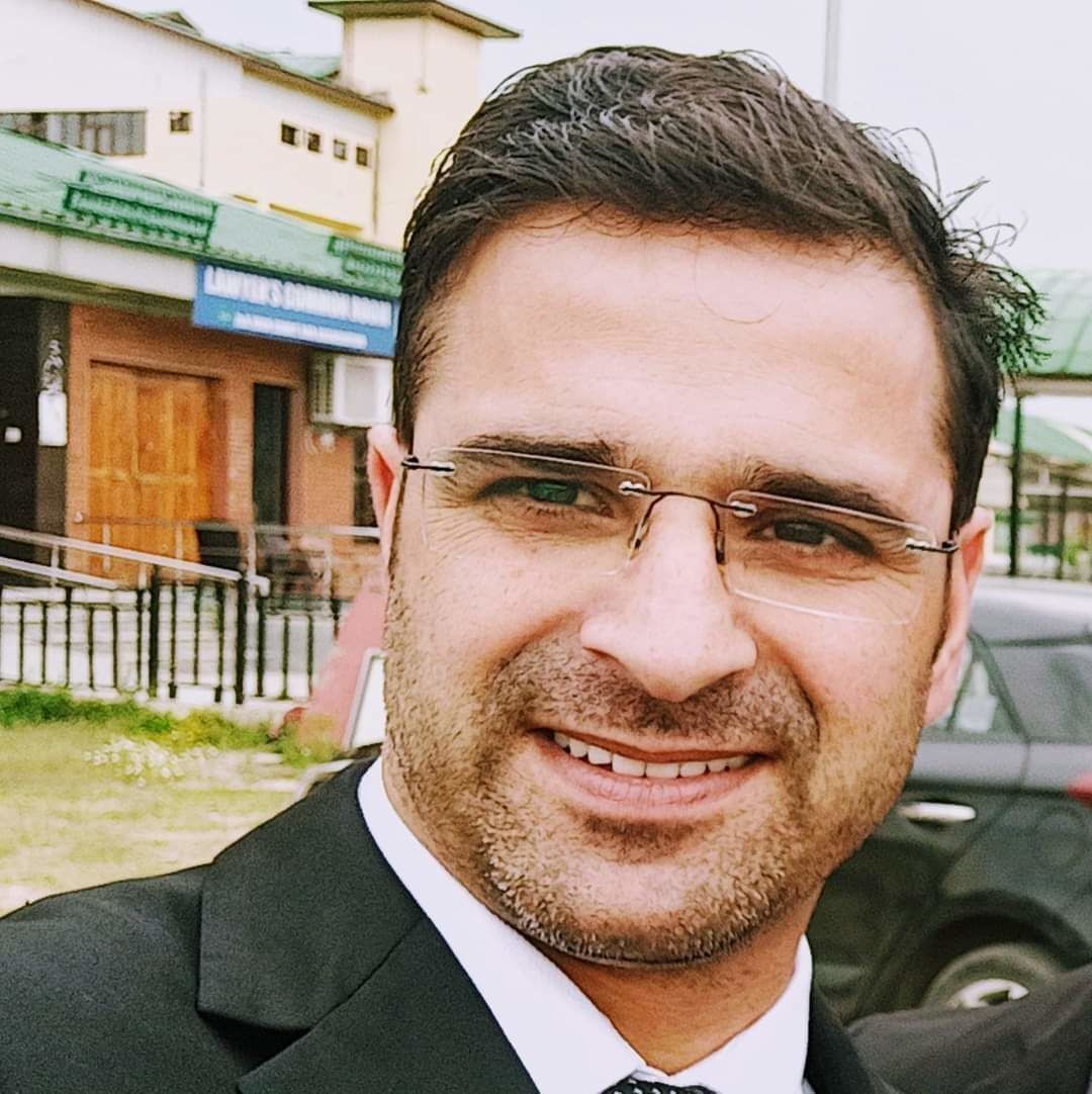 अज्ञात बंदूकधारियों ने श्रीनगर में एडवोकेट बाबर कादरी को गोली मारी, अस्पताल ले जाते समय मौत अज्ञात बंदूकधारियों ने श्रीनगर में एडवोकेट बाबर कादरी को गोली मारी, अस्पताल ले जाते समय मौत
