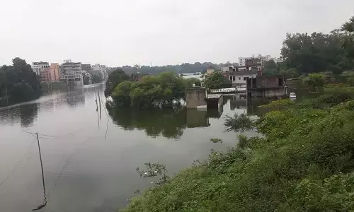 हमारे पास डाटा इतना फ्री है कि हमें अब आटा की चिंता भी नहीं सालती, और अगस्त में तो बच्चे भी मरते है हमारे पास डाटा इतना फ्री है कि हमें अब आटा की चिंता भी नहीं सालती, और अगस्त में तो बच्चे भी मरते है