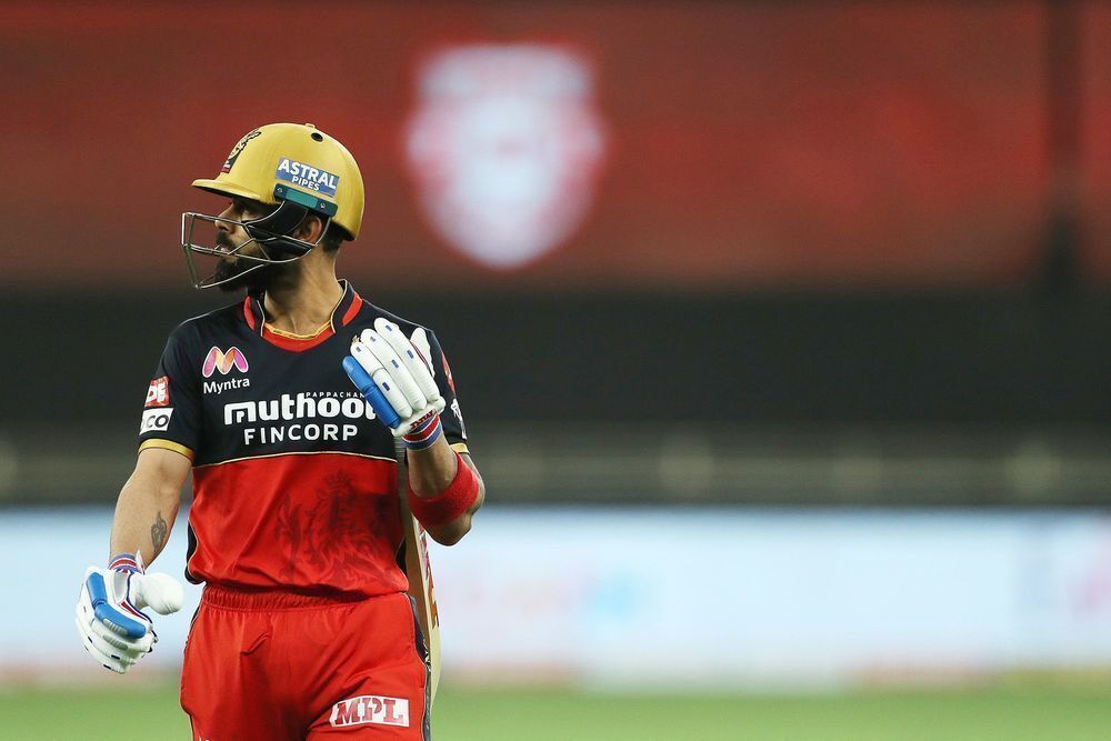 IPL : KXIP Vs RCB : कप्तान विराट कोहली पर लगा 12 लाख रुपये का जुर्माना IPL : KXIP Vs RCB : कप्तान विराट कोहली पर लगा 12 लाख रुपये का जुर्माना