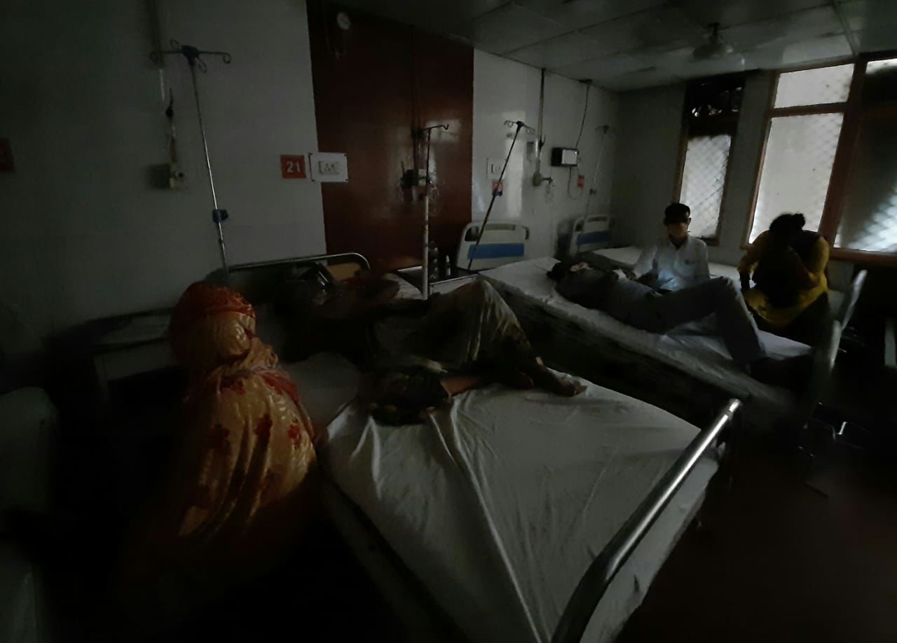 राजधानी लखनऊ में सपा नेता ने गाडी के अंदर मारी खुद को गोली राजधानी लखनऊ में सपा नेता ने गाडी के अंदर मारी खुद को गोली