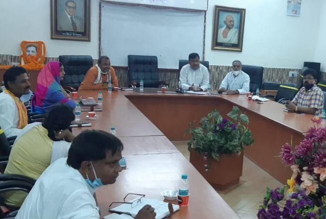 सांसद मेनका संजय गांधी द्वारा बनाई गई सांसद विकास समिति की आवश्यक बैठक सांसद मेनका संजय गांधी द्वारा बनाई गई सांसद विकास समिति की आवश्यक बैठक