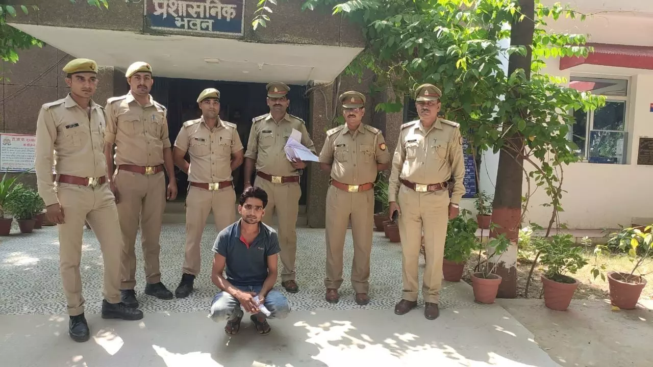 इटावा पुलिस ने 25 हजार रूपाए के इनामी वांछित अभियुक्त को किया गिरफ्तार