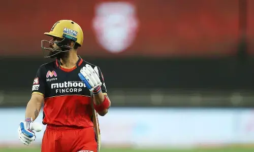 IPL : KXIP Vs RCB : कप्तान विराट कोहली पर लगा 12 लाख रुपये का जुर्माना IPL : KXIP Vs RCB : कप्तान विराट कोहली पर लगा 12 लाख रुपये का जुर्माना