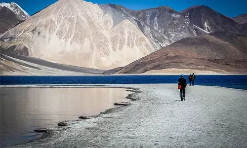 लद्दाख में 5.4 की तीव्रता से महसूस हुए भूकंप के तेज झटके लद्दाख में 5.4 की तीव्रता से महसूस हुए भूकंप के तेज झटके