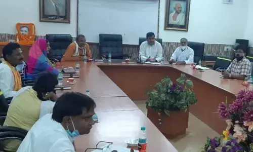 सांसद मेनका संजय गांधी द्वारा बनाई गई सांसद विकास समिति की आवश्यक बैठक