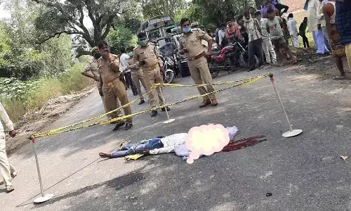 ट्रैक्टर और बाइक की भिड़ंत में बाइक चालक सिर धड़ से हुआ अलग! ट्रैक्टर और बाइक की भिड़ंत में बाइक चालक सिर धड़ से हुआ अलग!