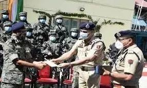 DGP ने उत्कृष्ट प्रदर्शन के लिए 25 CRPF जवानों को पुरस्कृत किया DGP ने उत्कृष्ट प्रदर्शन के लिए 25 CRPF जवानों को पुरस्कृत किया
