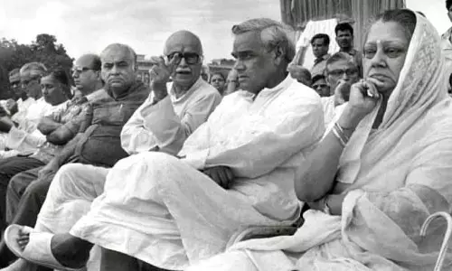 भाजपा के वाररूम में राजमाता, अटलजी क्यों नहीं, उठ रहे सवाल.. भाजपा के वाररूम में राजमाता, अटलजी क्यों नहीं, उठ रहे सवाल..