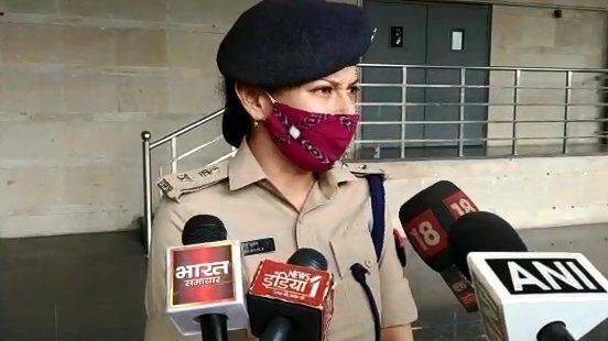 दुष्कर्म से बदरंग हुए जीवन में रंग भरने के लिए नोएडा पुलिस ने की नई पहल की शुरुआत दुष्कर्म से बदरंग हुए जीवन में रंग भरने के लिए नोएडा पुलिस ने की नई पहल की शुरुआत