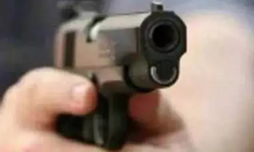 मथुरा में डबल मर्डर से सनसनी,गोली मारकर दंपति की निर्मम हत्या मथुरा में डबल मर्डर से सनसनी,गोली मारकर दंपति की निर्मम हत्या