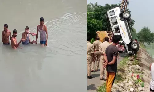 अनियंत्रित गाड़ी नहर में गिरी, 2 महिलाओं की मौत अनियंत्रित गाड़ी नहर में गिरी, 2 महिलाओं की मौत