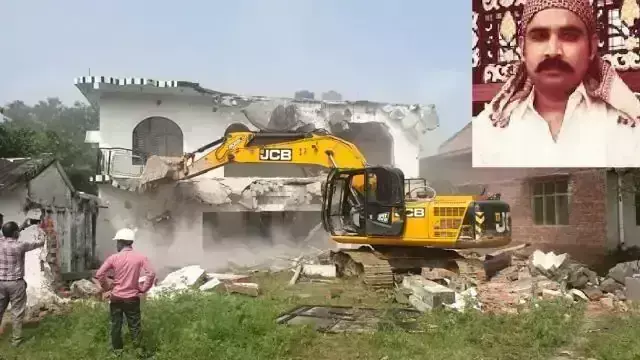 योगी सरकार की माफिया खान मुबारक पर बड़ी कार्रवाई, ढहाया गया आलीशान मकान, संपत्तियां भी जब्त योगी सरकार की माफिया खान मुबारक पर बड़ी कार्रवाई, ढहाया गया आलीशान मकान, संपत्तियां भी जब्त