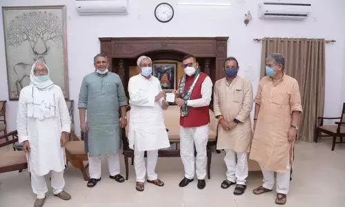 महाराष्ट्र में सत्ता पलट होते ही उड़ जाएंगे गिद्ध महाराष्ट्र में सत्ता पलट होते ही उड़ जाएंगे गिद्ध