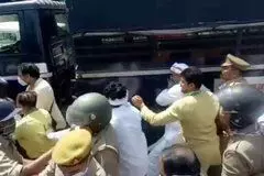 राजधानी लखनऊ में कांग्रेस ने किया किसान बिल का भारी विरोध, यूपी कांग्रेस अध्यक्ष अजय कुमार लल्लू समेत सैकड़ों कांग्रेसी गिरफ्तार