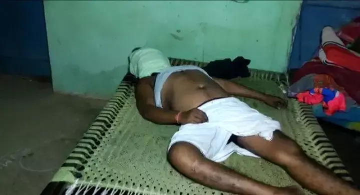 рдпреВрдкреА рдХреЗ рдореБрд░рд╛рджрд╛рдмрд╛рдж рдореЗрдВ рдХрд░реНрдЬ рдореЗрдВ рдбреВрдмреЗ рдХрд┐рд╕рд╛рди рдиреЗ рдЧреЛрд▓реА рдорд╛рд░рдХрд░ рдХреА рдЖрддреНрдорд╣рддреНрдпрд╛, рд╕реБрд╕рд╛рдЗрдб рдиреЛрдЯ рднреА рд▓рд┐рдЦрд╛ рдпреВрдкреА рдХреЗ рдореБрд░рд╛рджрд╛рдмрд╛рдж рдореЗрдВ рдХрд░реНрдЬ рдореЗрдВ рдбреВрдмреЗ рдХрд┐рд╕рд╛рди рдиреЗ рдЧреЛрд▓реА рдорд╛рд░рдХрд░ рдХреА рдЖрддреНрдорд╣рддреНрдпрд╛, рд╕реБрд╕рд╛рдЗрдб рдиреЛрдЯ рднреА рд▓рд┐рдЦрд╛