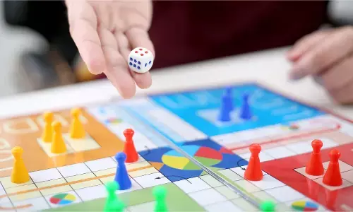 पिता से लूडो हारने के बाद युवती ने फैमिली कोर्ट का दरवाजा खटखटाया पिता से लूडो हारने के बाद युवती ने फैमिली कोर्ट का दरवाजा खटखटाया