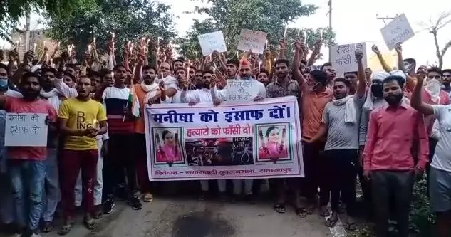 सहारनपुर : दुष्कर्मियों को फांसी की सजा दिलाने की मांग के लिए निकाला कैंडल मार्च