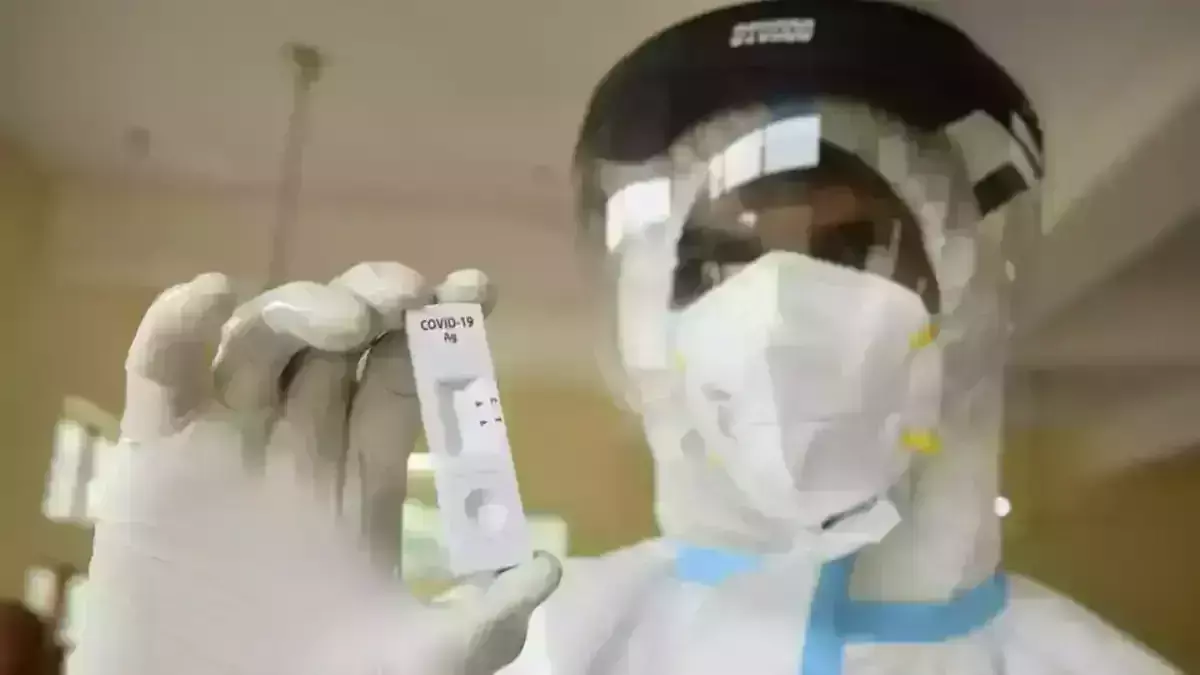 नोएडा : 4 लाख फर्जी कोरोना टेस्ट किट बरामद, कंपनी का मालिक अरेस्ट नोएडा : 4 लाख फर्जी कोरोना टेस्ट किट बरामद, कंपनी का मालिक अरेस्ट