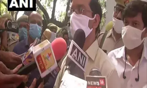 पीडिता का शव जलाए जाने पर डीएम ने दिया ये जबाब,लेकिन भाई ने किया खुलासा पीडिता का शव जलाए जाने पर डीएम ने दिया ये जबाब,लेकिन भाई ने किया खुलासा