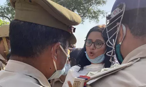 निर्भया की वकील सीमा कुशवाहा को भी परिजनों से मिलने से रोक दिया निर्भया की वकील सीमा कुशवाहा को भी परिजनों से मिलने से रोक दिया