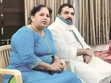 आप सांसद संजय सिंह की पत्नी गिरफ्तार आप सांसद संजय सिंह की पत्नी गिरफ्तार