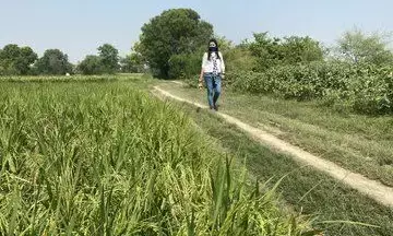 आज तक की चित्रा त्रिपाठी से हाथरस एसडीएम ने की बदसलूकी, आखिर क्या छिपा रहे है अधिकारी! आज तक की चित्रा त्रिपाठी से हाथरस एसडीएम ने की बदसलूकी, आखिर क्या छिपा रहे है अधिकारी!