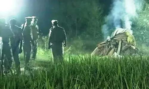 यूपी की गैंगरेप पीड़िता मेरे सामने जलाई गई, मैंने सब देखा- पुलिसवाले ने क्या-क्या किया? पढिये पूरी दर्दनाक कहानी यूपी की गैंगरेप पीड़िता मेरे सामने जलाई गई, मैंने सब देखा- पुलिसवाले ने क्या-क्या किया? पढिये पूरी दर्दनाक कहानी