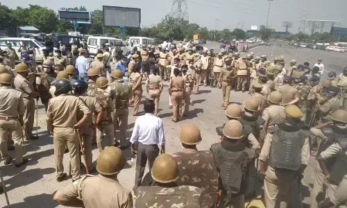 नोएडा में आज फिर बवाल के आसार, राहुल के हाथरस कूच से पहले DND पर भारी पुलिसबल तैनात