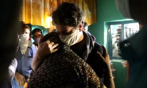 प्रियंका की हुंकार दहल गई सरकार, मां का दर्द समझती हूं, न्याय मिलने तक इनके साथ खड़ी रहूंगी प्रियंका की हुंकार दहल गई सरकार, मां का दर्द समझती हूं, न्याय मिलने तक इनके साथ खड़ी रहूंगी