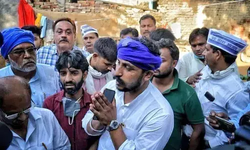 हाथरस केस : पीड़िता के परिजनों से मिले भीम आर्मी चीफ चंद्रशेखर आजाद, Y कैटेगरी की सुरक्षा की उठाई मांग