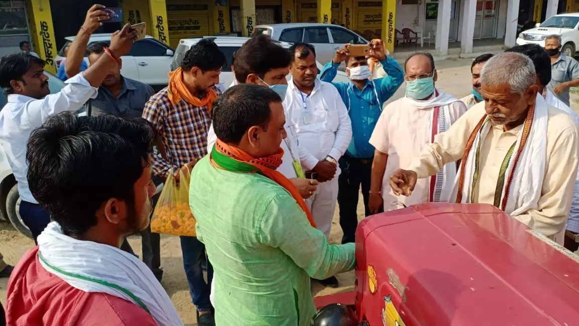 बीजेपी किसान मोर्चा प्रदेश उपाध्यक्ष रामबाबू द्विवेदी ने कराया किसानों के द्वारा कृषि यंत्र पूजन बीजेपी किसान मोर्चा प्रदेश उपाध्यक्ष रामबाबू द्विवेदी ने कराया किसानों के द्वारा कृषि यंत्र पूजन