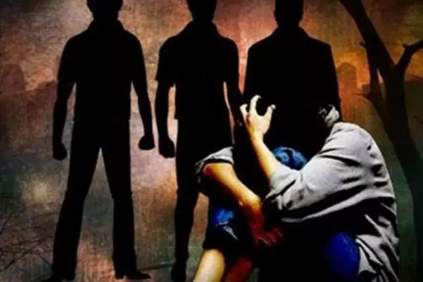 झारखंड के चतरा में सामूहिक दुष्कर्म, फिर उसके प्राइवेट पार्ट को तहस-नहस कर डाला स्टील का ग्लास झारखंड के चतरा में सामूहिक दुष्कर्म, फिर उसके प्राइवेट पार्ट को तहस-नहस कर डाला स्टील का ग्लास