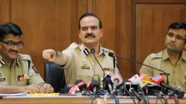 फर्जी टीआरपी कांड: 2 चैनल मालिक हिरासत में, मुंबई पुलिस चीफ बोले-कोई कितना भी बड़ा हो, छोड़ेंगे नहीं फर्जी टीआरपी कांड: 2 चैनल मालिक हिरासत में, मुंबई पुलिस चीफ बोले-कोई कितना भी बड़ा हो, छोड़ेंगे नहीं
