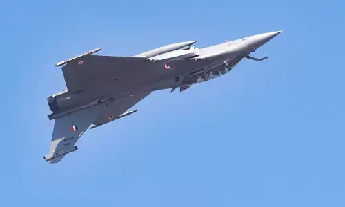AIR FORCE DAY: भारतीय वायुसेना ने दिखाई ताकत, आसमान में गरजे राफेल-तेजस-जगुआर