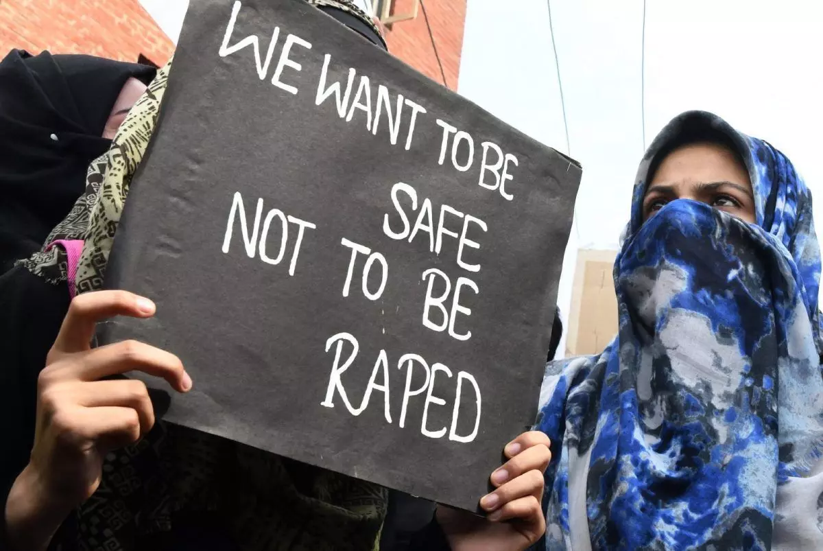 हाथरस कांड के बाद महिला सुरक्षा पर गृह मंत्रालय की राज्यों को एडवाइजरी- FIR दर्ज करना अनिवार्य, दो महीने में पूरी हो जांच हाथरस कांड के बाद महिला सुरक्षा पर गृह मंत्रालय की राज्यों को एडवाइजरी- FIR दर्ज करना अनिवार्य, दो महीने में पूरी हो जांच