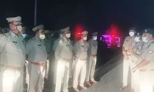 ग्रेटर नोएडा डीसीपी राजेश कुमार ने आधी रात यकायक रोड पर बुलाये जोन के सभी एसीपी, और थाना प्रभारी, सुरक्षा को लेकर दी बड़ी हिदायत