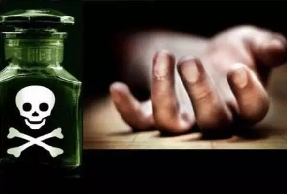 अवैध संबंध के चलते महिला ने परिवार के 6 सदस्यों को चाय में जहर मिलाकर पिलाया, एक की मौत अवैध संबंध के चलते महिला ने परिवार के 6 सदस्यों को चाय में जहर मिलाकर पिलाया, एक की मौत
