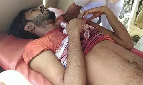 आजमगढ़: दिनदहाड़े डबल मर्डर से दहला इलाका, चाकूबाजी में दो की मौत, एक की हालत गंभीर आजमगढ़: दिनदहाड़े डबल मर्डर से दहला इलाका, चाकूबाजी में दो की मौत, एक की हालत गंभीर