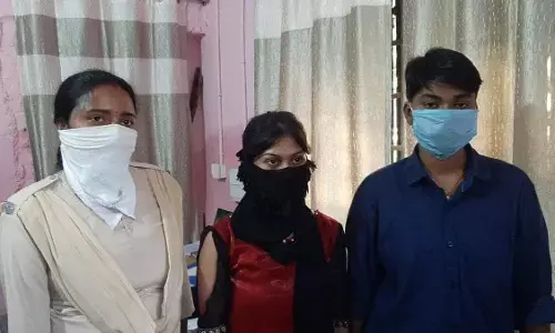 तीन साल से चल रहा था दोस्ताना, समलैंगिक विवाह करने के लिए घर से भागीं दो दोस्त लड़कियां! तीन साल से चल रहा था दोस्ताना, समलैंगिक विवाह करने के लिए घर से भागीं दो दोस्त लड़कियां!