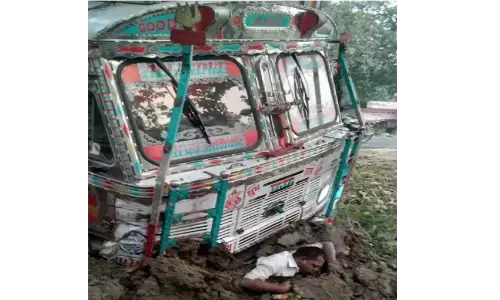 कौशाम्बी में मॉर्निंग वॉक पर निकले युवक को ट्रक ने रौंदा मौत कौशाम्बी में मॉर्निंग वॉक पर निकले युवक को ट्रक ने रौंदा मौत