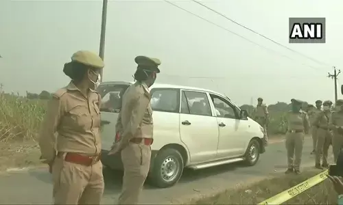 हाथरस केस में सीबीआई ने मौके पर सीन रचकर माँ और भाई से किये ये सवाल! हाथरस केस में सीबीआई ने मौके पर सीन रचकर माँ और भाई से किये ये सवाल!