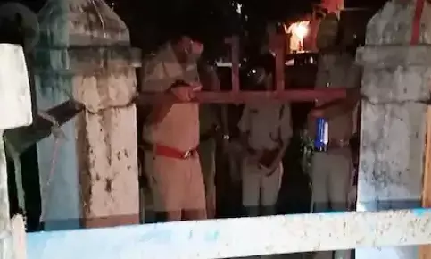 UP: छेड़खानी से आहत छात्रा ने कुएं में कूदकर दी जान, 3 दबंगों के खिलाफ मुकदमा दर्ज UP: छेड़खानी से आहत छात्रा ने कुएं में कूदकर दी जान, 3 दबंगों के खिलाफ मुकदमा दर्ज