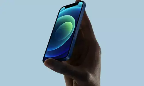 iPhone 12 mini: दुनिया का सबसे छोटा, पतला और हल्का 5G फोन, जानें कीमत और फीचर्स