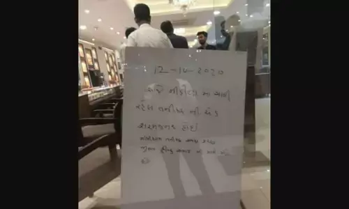 तनिष्क विज्ञापन विवाद : गुजरात में तनिष्क स्टोर को मिल रही धमकी के बाद मैनेजर को चिपकाना पड़ा माफीनामा