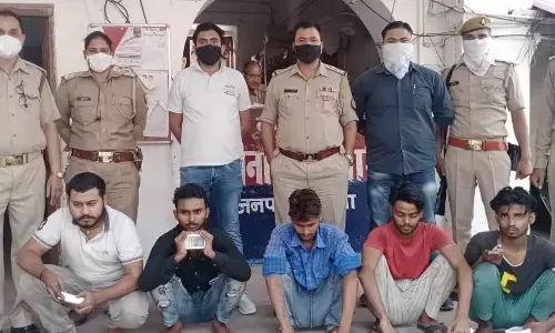 इटावा पुलिस ने चोरी एवं लूट करने वाले गेंग के 5 अभियुक्तों को चोरी के आभूषण और अवैध असलाह समेत किया गिरफ्तार इटावा पुलिस ने चोरी एवं लूट करने वाले गेंग के 5 अभियुक्तों को चोरी के आभूषण और अवैध असलाह समेत किया गिरफ्तार