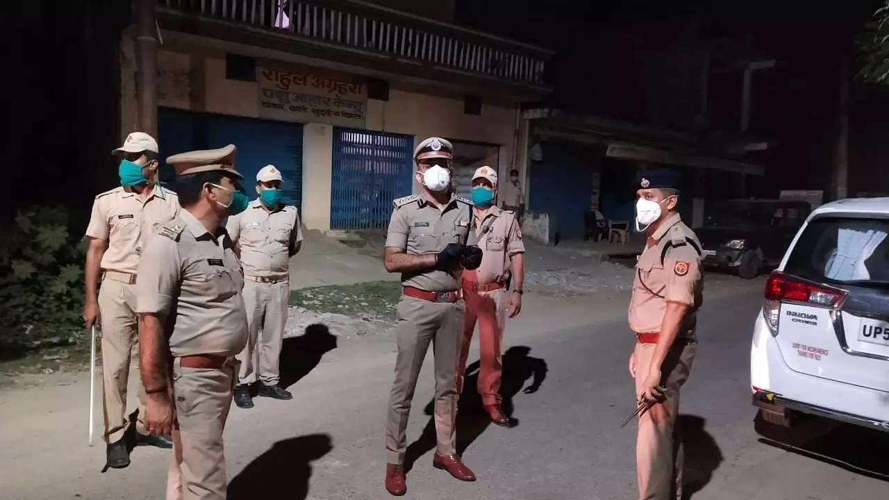 डबल मर्डर से दहल गया मुख्यमंत्री का शहर गोरखपुर, बुजुर्ग महिला और नाती की हत्या से मची सनसनी डबल मर्डर से दहल गया मुख्यमंत्री का शहर गोरखपुर, बुजुर्ग महिला और नाती की हत्या से मची सनसनी