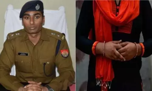 रामपुर: महिला ने एसपी से कहा कि सिपाही ने तमंचे सीने पर रखकर किया दुष्कर्म, बना लिया अश्लील वीडियो रामपुर: महिला ने एसपी से कहा कि सिपाही ने तमंचे सीने पर रखकर किया दुष्कर्म, बना लिया अश्लील वीडियो