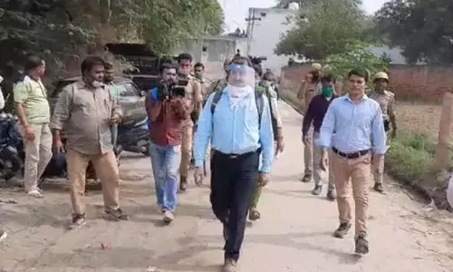 हाथरस कांड: अचानक आरोपी लवकुश के घर पहुंची CBI , मिल गए खून से सने कपड़े और .... हाथरस कांड: अचानक आरोपी लवकुश के घर पहुंची CBI , मिल गए खून से सने कपड़े और ....